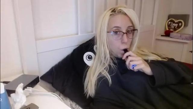 Thumbnail 1, barelylegalblondy's Stream at Chaturbate, 3 days ago