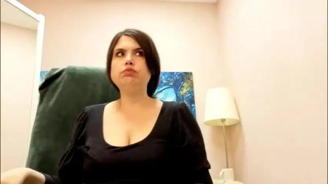 Image 7 of battymoll Stream on Chaturbate on 17 hours ago