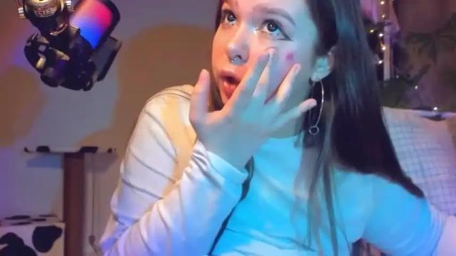 Image 4 of bbbeth_ Stream on Chaturbate on 16 months ago