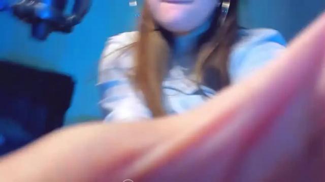 Image 3 of bbbeth_ Stream on Chaturbate on 14 months ago