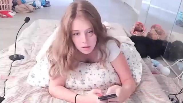 Image 2 of bbyalice18 Stream on Chaturbate on 24 months ago