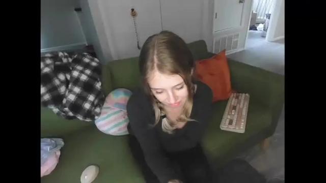 Image 10 of bbyalice18 Stream on Chaturbate on 24 months ago