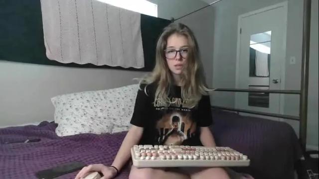 Image 11 of bbyalice18 Stream on Chaturbate on 23 months ago