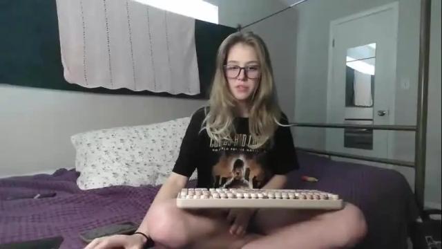 Image 12 of bbyalice18 Stream on Chaturbate on 23 months ago