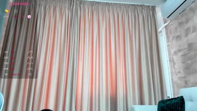 Image 4 of bbylarra Stream on Chaturbate on 20 months ago