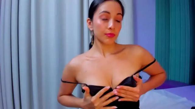 Image 11 of beautiful_mia21 Stream on Chaturbate on 13 months ago