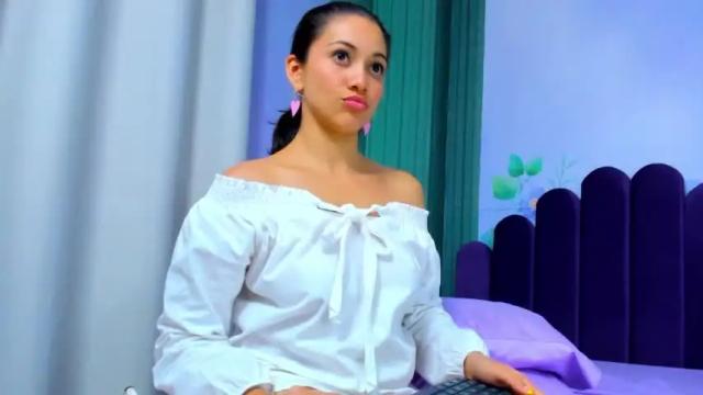 Image 2 of beautiful_mia21 Stream on Chaturbate on 13 months ago