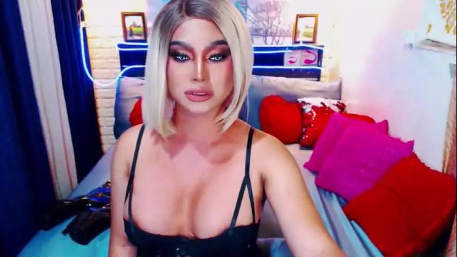 Image 3 of beautifulstrangerts Stream on Chaturbate on 1 month ago