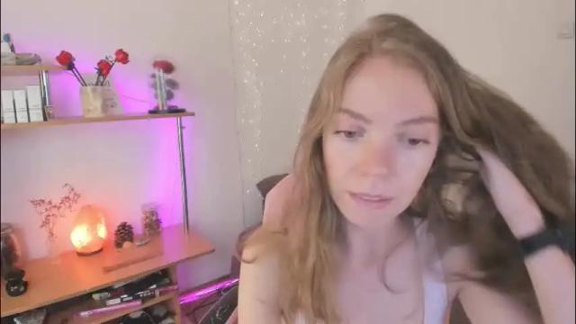 Image 3 of beautyeliise Stream on Chaturbate on 2 months ago