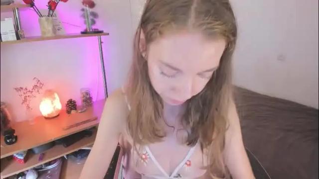 Image 2 of beautyeliise Stream on Chaturbate on 2 months ago