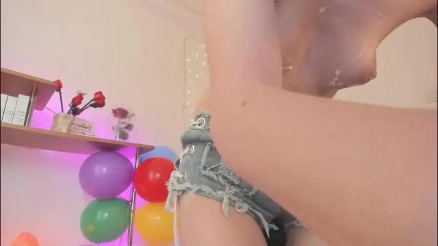 Image 3 of beautyeliise Stream on Chaturbate on 1 month ago