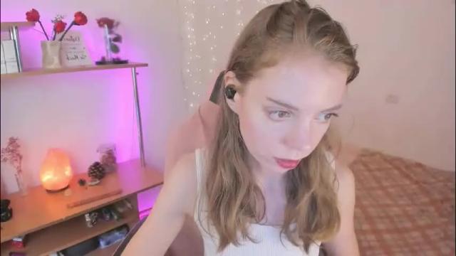 Image 3 of beautyeliise Stream on Chaturbate on 1 month ago