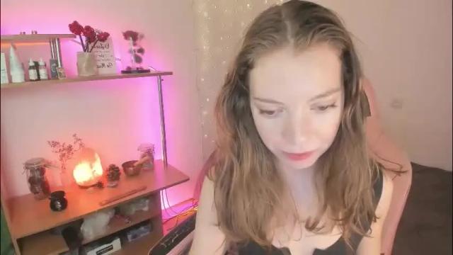 Image 4 of beautyeliise Stream on Chaturbate on 15 days ago