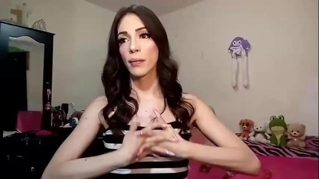 Image 2 of beautyqueen__ Stream on Chaturbate on 3 months ago