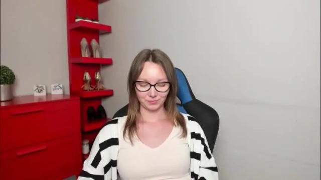 Image 12 of beautyzoexx Stream on Chaturbate on 1 month ago