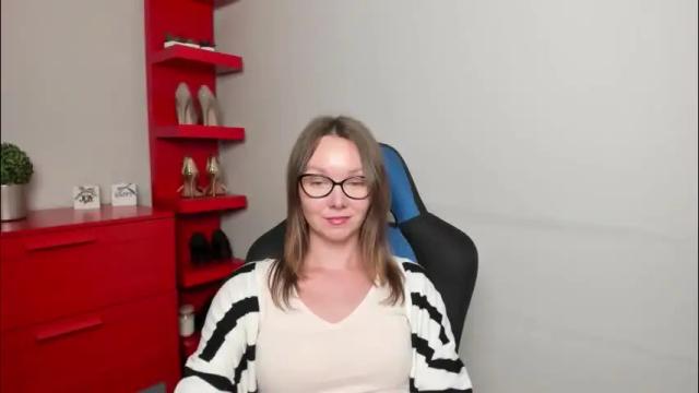 Image 2 of beautyzoexx Stream on Chaturbate on 1 month ago