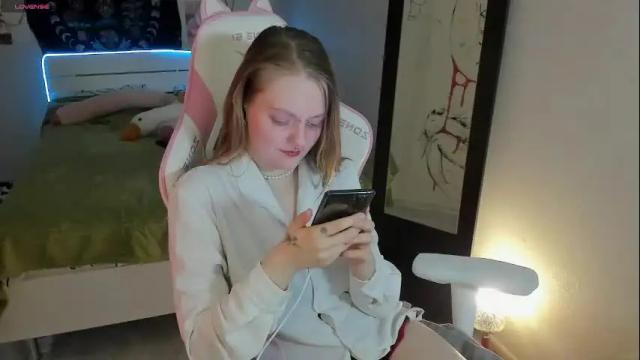 Image 3 of bebkonie Stream on Chaturbate on 11 days ago