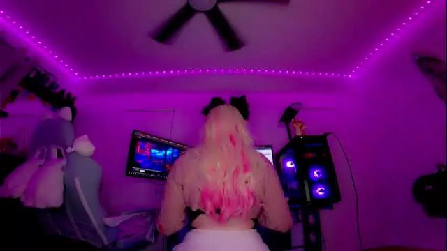 Image 2 of beccagirldick Stream on Chaturbate on 5 months ago