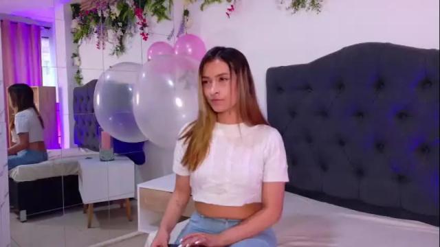 Image 2 of beccamilanni Stream on Chaturbate on 2 months ago