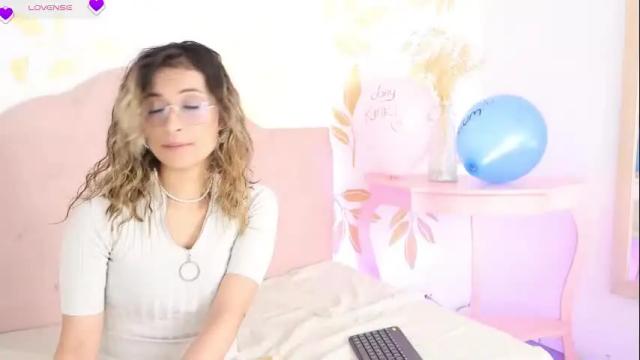 Image 2 of beccamilanni Stream on Chaturbate on 1 month ago
