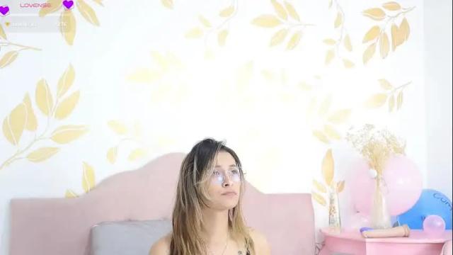 Image 4 of beccamilanni Stream on Chaturbate on 1 month ago