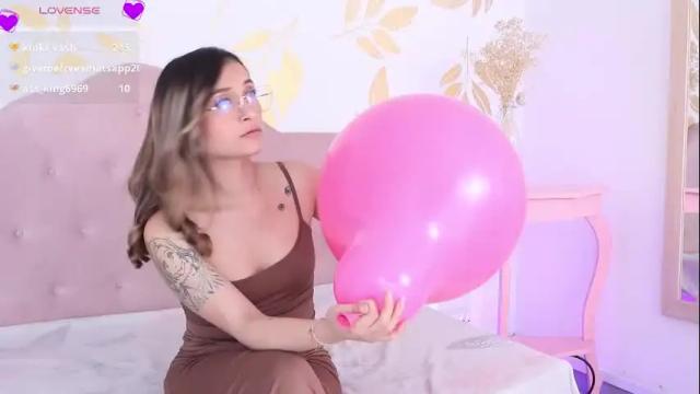 Image 4 of beccamilanni Stream on Chaturbate on 1 month ago
