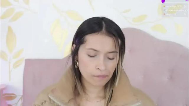 Image 8 of beccamilanni Stream on Chaturbate on 19 days ago