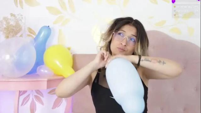 Image 10 of beccamilanni Stream on Chaturbate on 16 days ago