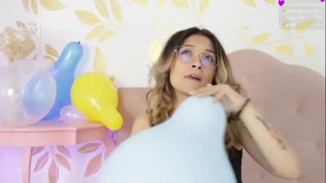 Image 11 of beccamilanni Stream on Chaturbate on 16 days ago