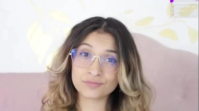 Image 2 of beccamilanni Stream on Chaturbate on 16 days ago