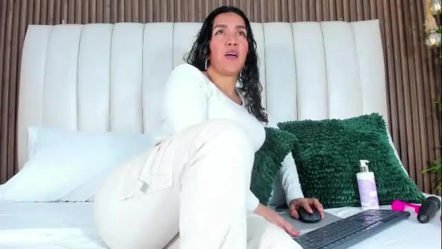 Image 4 of beckamils Stream on Chaturbate on 1 month ago