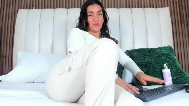 Image 8 of beckamils Stream on Chaturbate on 1 month ago