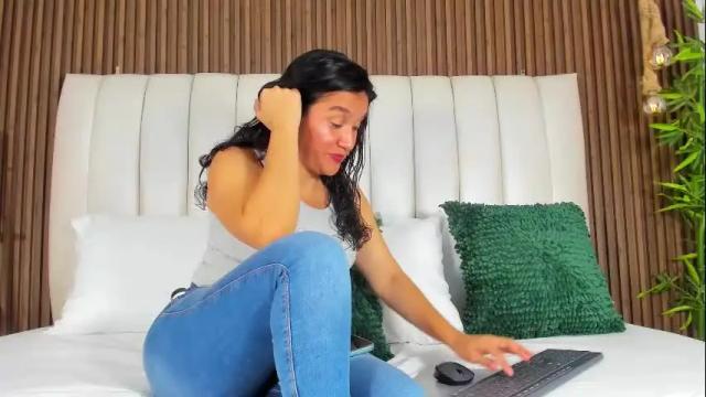 Image 3 of beckamils Stream on Chaturbate on 23 days ago
