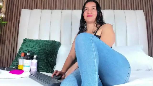 Image 3 of beckamils Stream on Chaturbate on 3 days ago