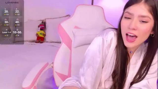 Image 7 of beckyjames Stream on Chaturbate on 23 days ago