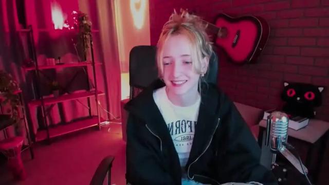Image 12 of beeelle Stream on Chaturbate on 13 months ago