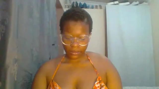 Image 3 of beequeen1996 Stream on Chaturbate on 16 months ago