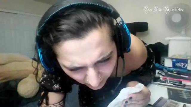 Image 7 of beethebumblebee Stream on Chaturbate on 2 days ago