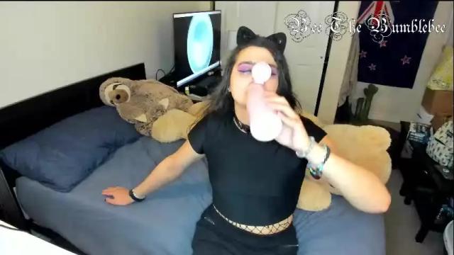 Image 3 of beethebumblebee Stream on Chaturbate on 16 days ago
