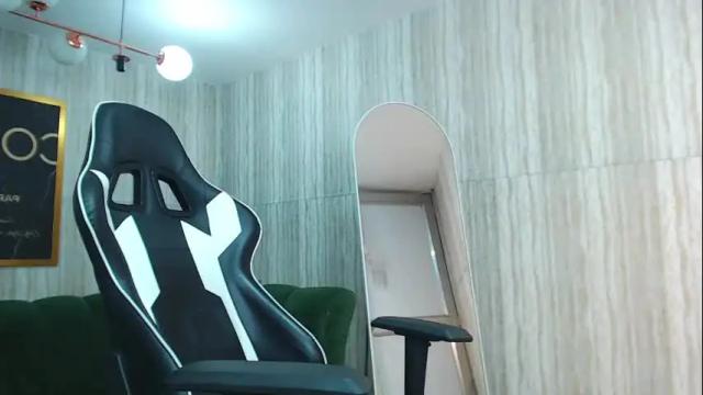 Image 2 of bela_t_ Stream on Chaturbate on 4 months ago