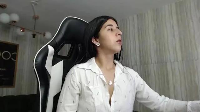 Image 3 of bela_t_ Stream on Chaturbate on 4 months ago