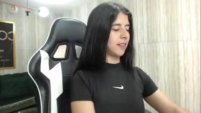 Image 3 of bela_t_ Stream on Chaturbate on 4 months ago