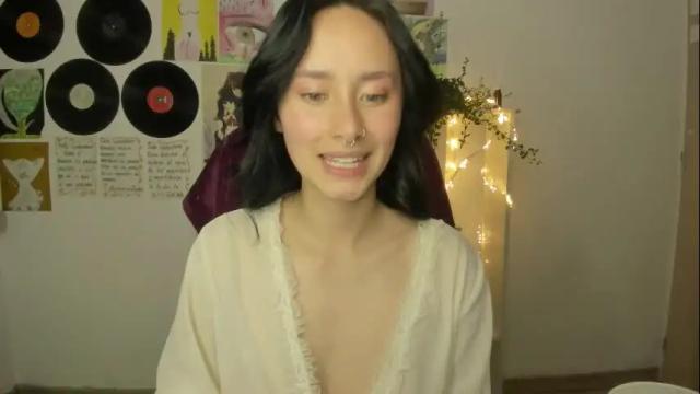 Image 11 of bella__w Stream on Chaturbate on 21 days ago