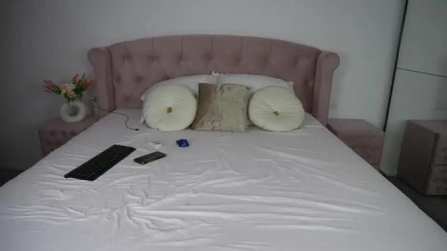 Image 3 of bella_blonda Stream on Chaturbate on 1 month ago