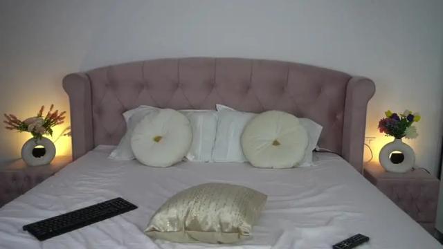 Image 3 of bella_blonda Stream on Chaturbate on 1 month ago