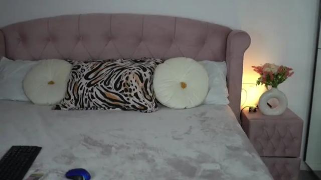 Image 7 of bella_blonda Stream on Chaturbate on 5 days ago