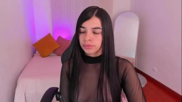 Image 2 of bella_blue18 Stream on Chaturbate on 9 months ago