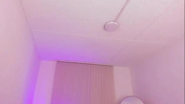 Image 3 of bella_blue18 Stream on Chaturbate on 9 months ago