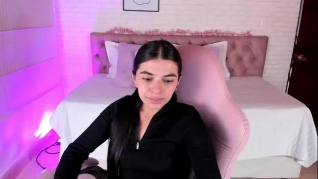 Thumbnail 1, bella_blue18's Stream at Chaturbate, 2 months ago