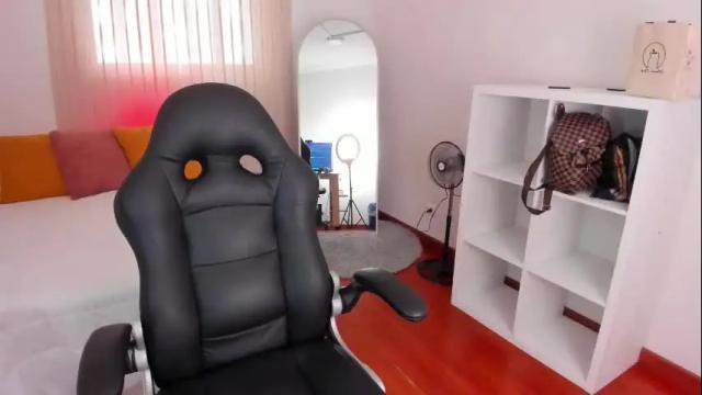Image 2 of bella_blue18 Stream on Chaturbate on 2 months ago
